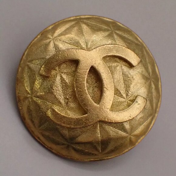 CHANEL CC Logo Round Button Earrings 95P Clip-On Gold GHW France Vintage 32RK782 - Picture 8 of 8